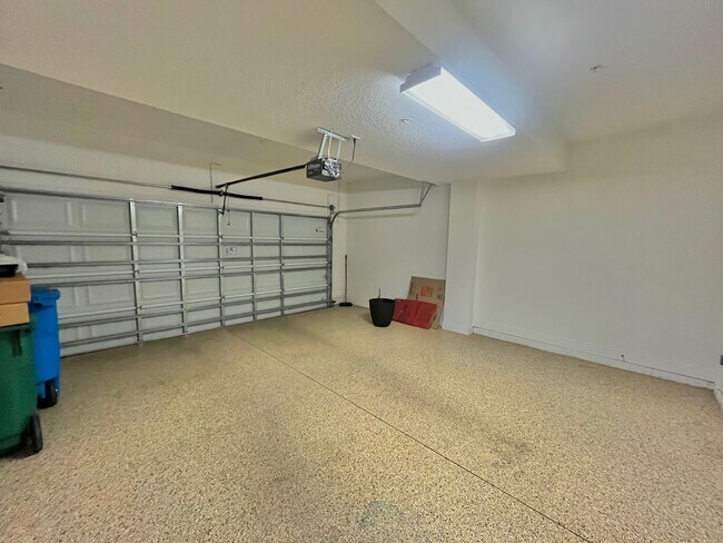 Building Photo - Spacious 4 Bed, 3.5 Bath Lake Mary Home in...