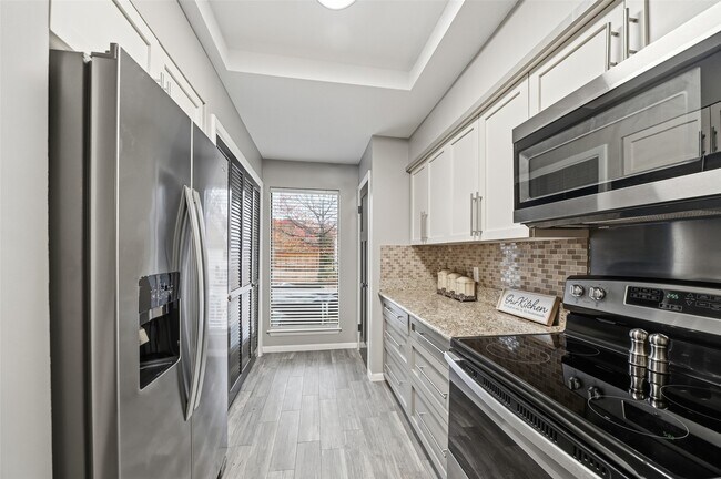 Building Photo - 3226 Poe Dr