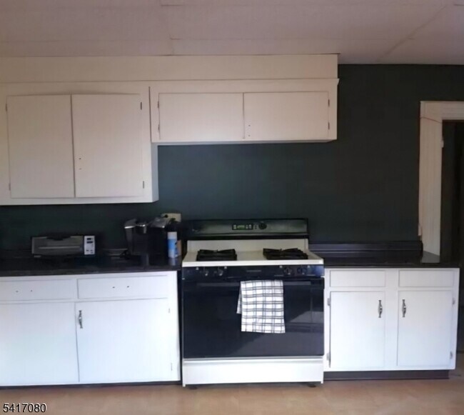 Building Photo - 60 Mills St