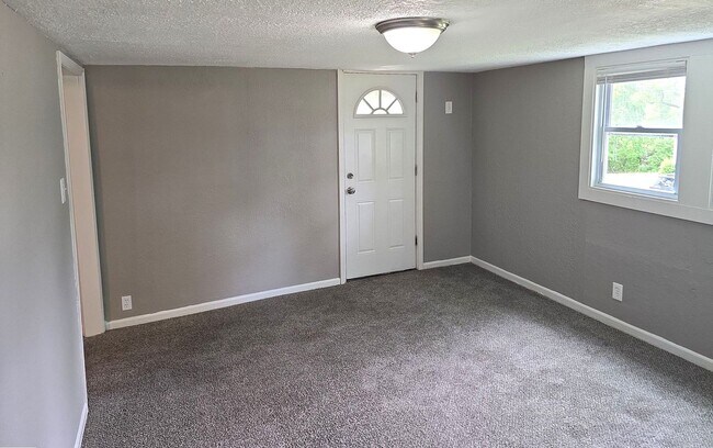 Building Photo - 3 Bed House - MUST SEE!!