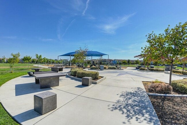 Building Photo - Now Leasing – 3 Bed + Loft, 2.5 Bath (2019...
