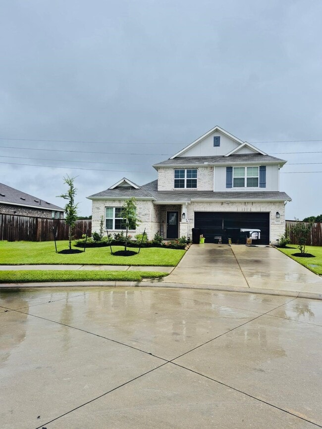Building Photo - 2002 Flatland Dr