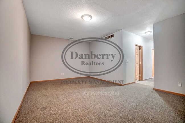 Building Photo - 1113 N Byrne Rd