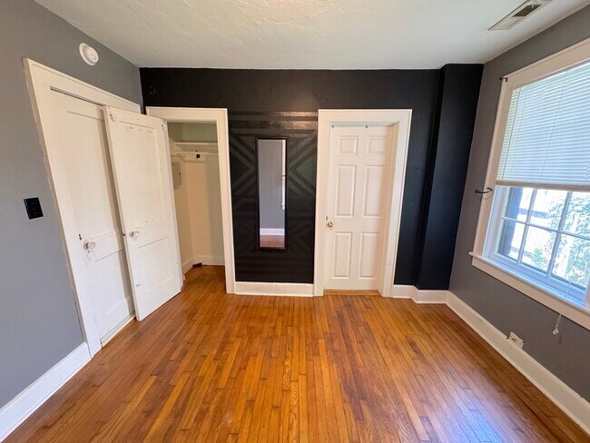 Building Photo - Charming Two-Bedroom Single Family Home with Detached Garage
