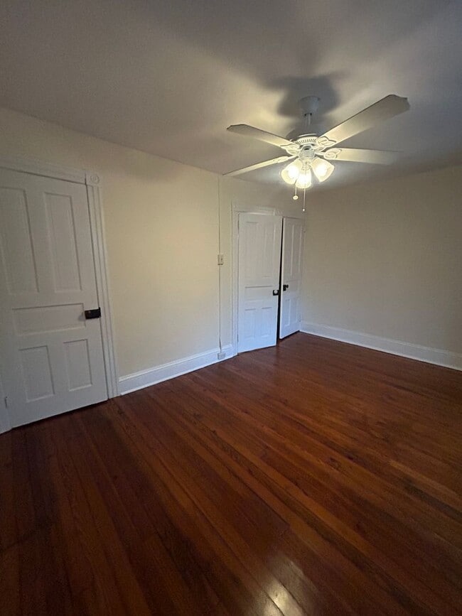 Building Photo - 556 N Plum St