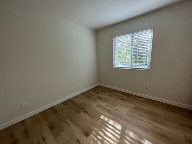 Building Photo - Condo for Rent in University City! 3 Bedro...