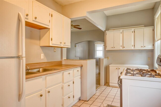 Building Photo - 4154 Schiller Pl