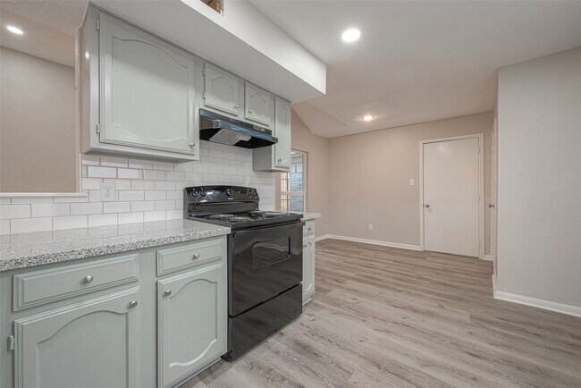 Building Photo - 15638 Schumann Ln