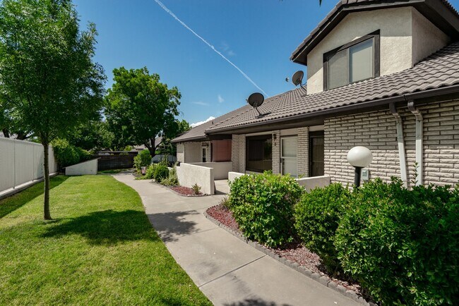 Building Photo - 2 Bedroom & 2 Bath Available in St. George!