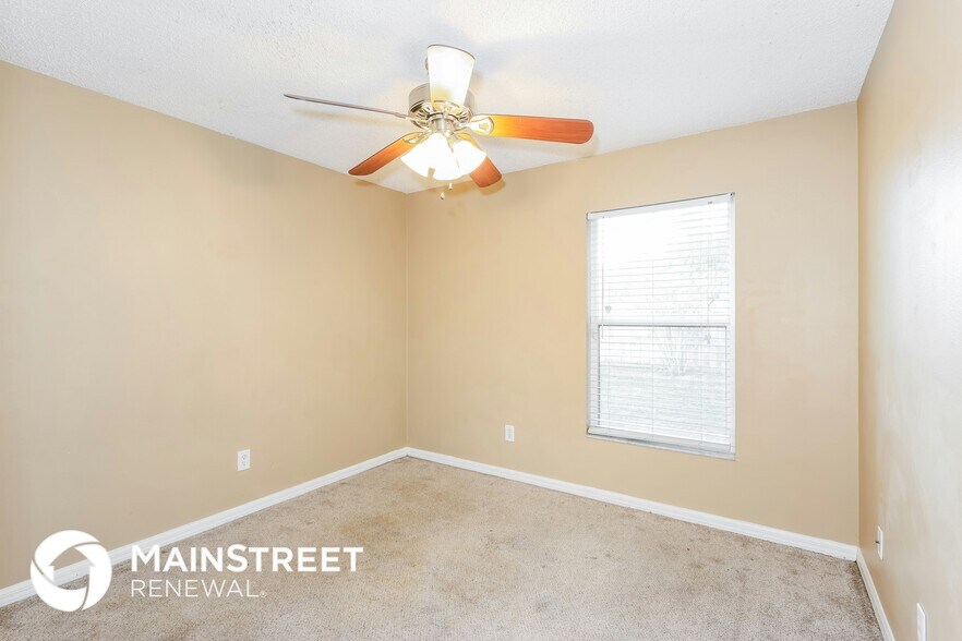 Building Photo - 821 Honeysuckle Dr