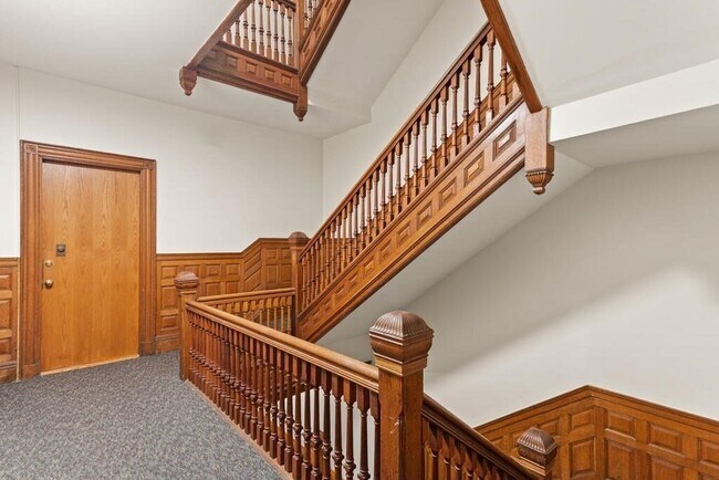 Building Photo - 473 Beacon St