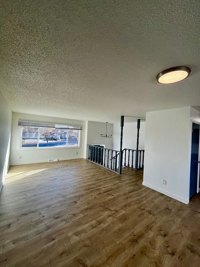 Building Photo - Fully Renovated 4-Bedroom Home, Plus an Office in Prime Bozeman Location