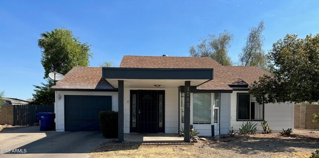 Primary Photo - 1562 N Horne