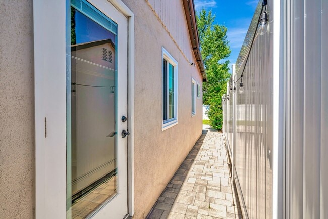 Building Photo - 7847 Apperson St