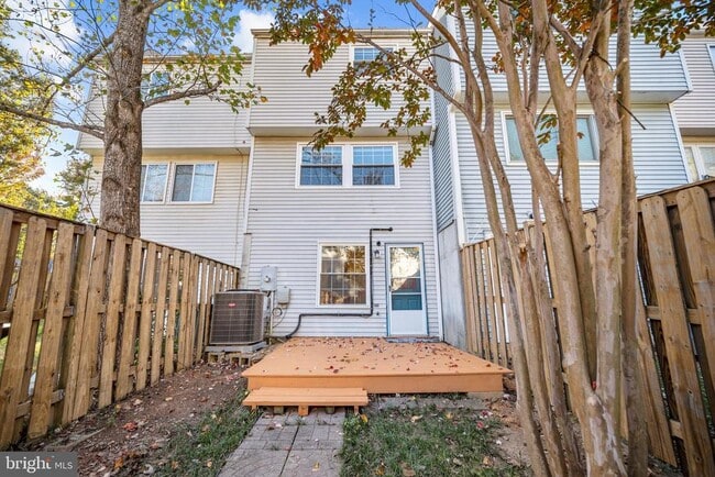 Building Photo - 8439 Lazy Creek Ct