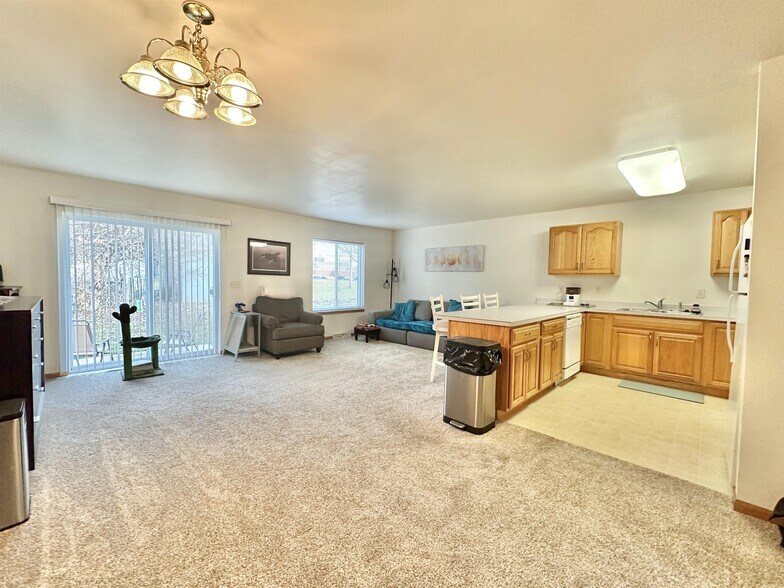 Primary Photo - 150 Sater St