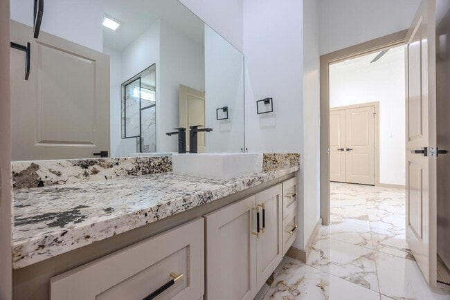 Building Photo - 3912 Texas Dr