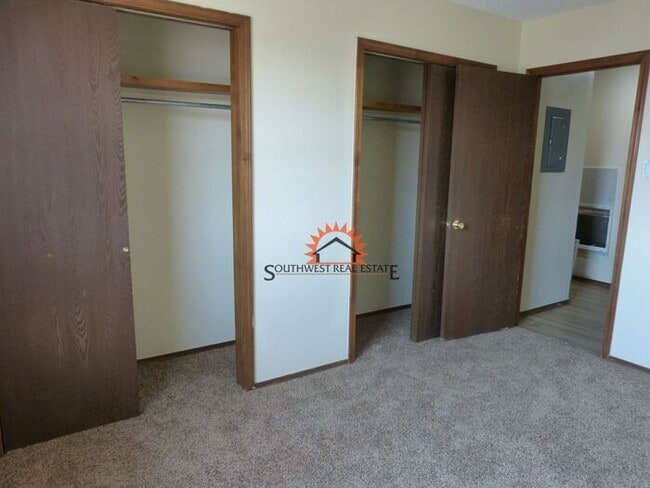 Building Photo - Spacious 2 bedrooms 1 bathroom Apartment.