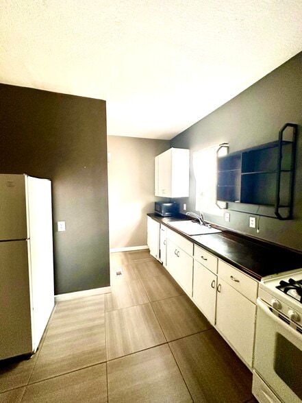 Building Photo - 1435 7th St