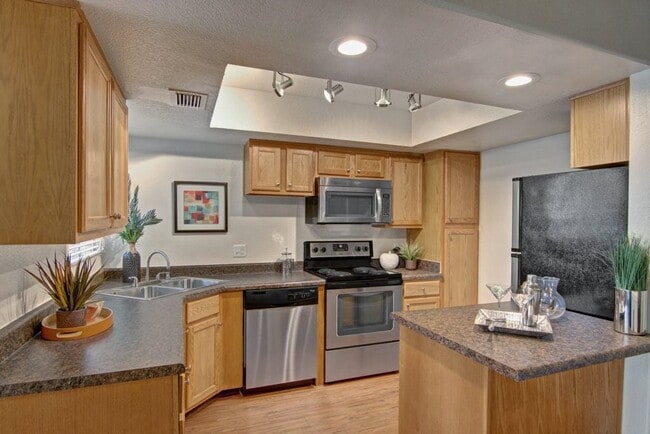 Building Photo - Desert Horizon