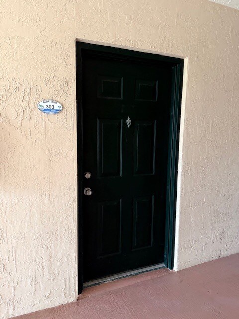 Building Photo - 1610 N 42ND Cir