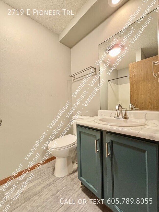 Building Photo - 2719 E Pioneer Trail