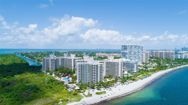 Building Photo - 1121 Crandon Blvd