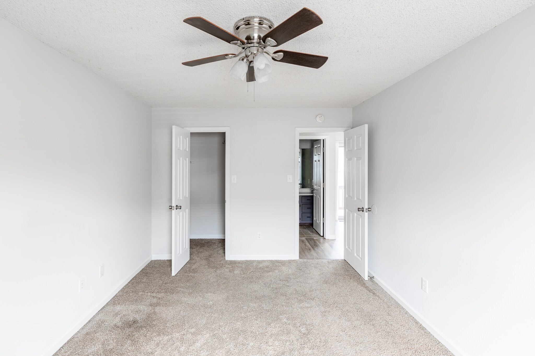 Building Photo - 2282 Highland Hill Dr