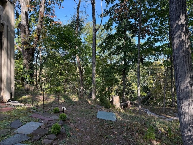 Building Photo - 10 Riverhill