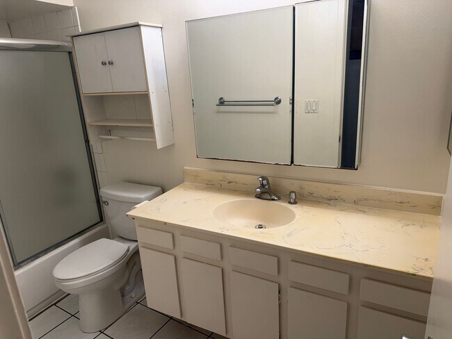 Building Photo - 3050 Rue D’Orleans