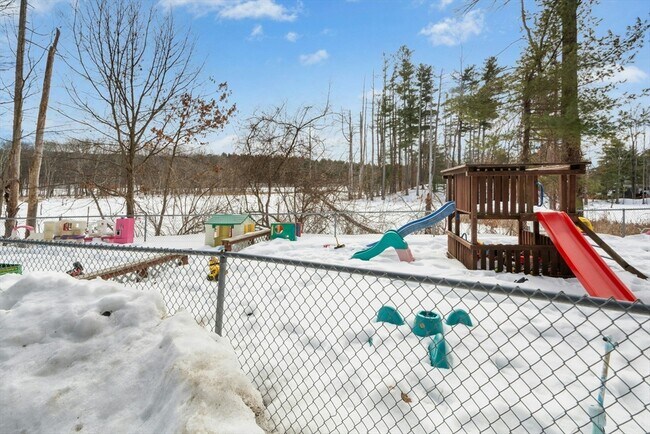 Building Photo - 318 Codman Hill Rd