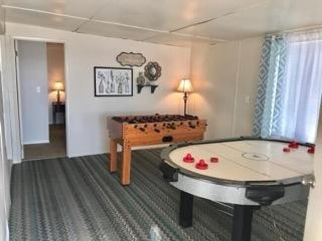 Building Photo - WINTER VACATION RENTAL - 4 Bedroom/1.5 Bath