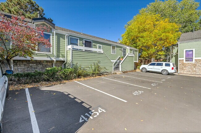 Building Photo - $2,085.00 - $500 OFF First Months' Rent - 3 Bedrooms, 2 Bathrooms Townhouse in Aurora with Washer...