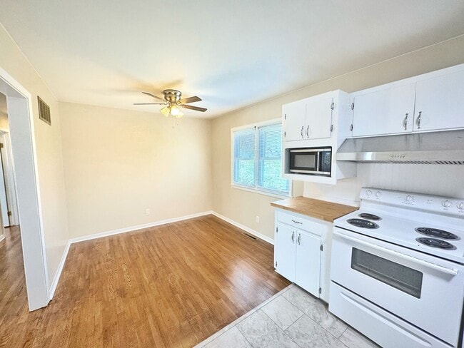 Building Photo - Modern Ranch Retreat