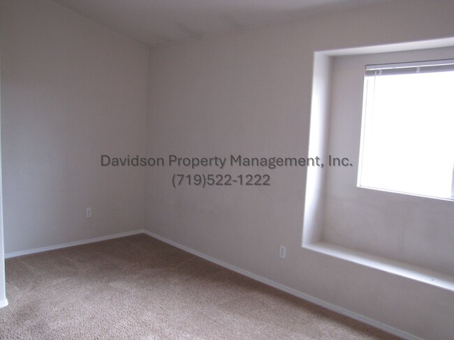 Building Photo - Great 3 Bedroom Condo the Briargate Area