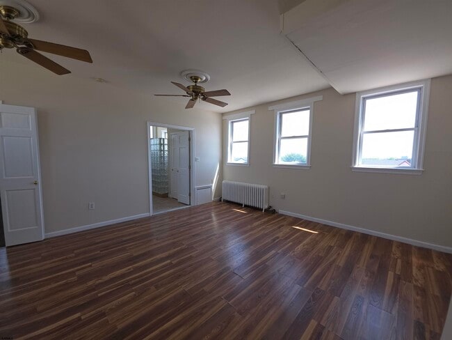 Building Photo - 6215 Ventnor Ave