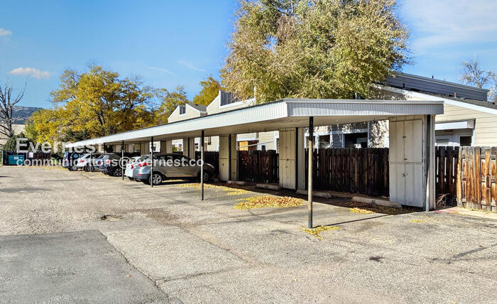 Building Photo - 3005 Ross Dr