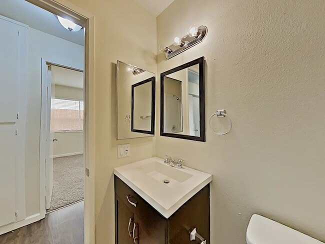 Building Photo - 4355 Laurelhurst Rd