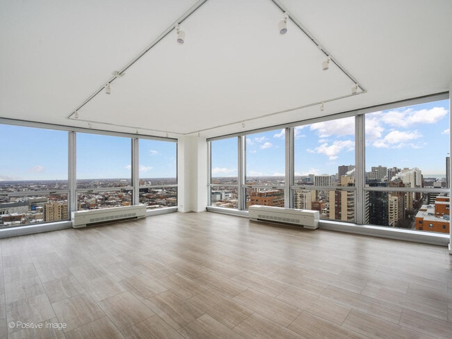 Building Photo - 340 W Diversey Pkwy