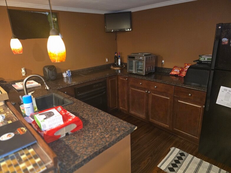 Basement kitchen - 416 Fairlawn Rd
