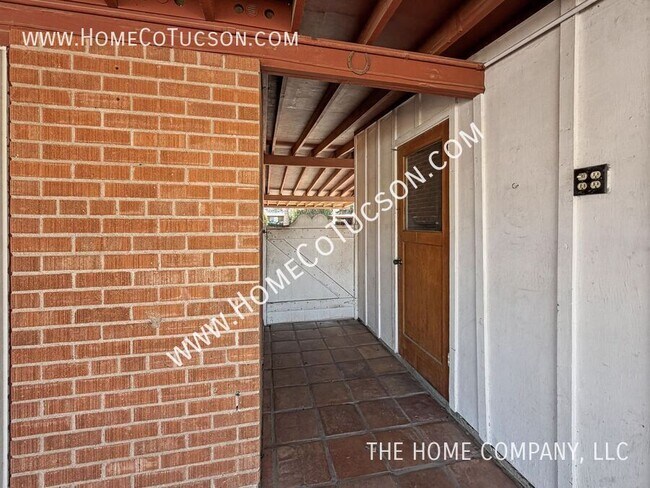 Building Photo - 6225 E Calle Aurora