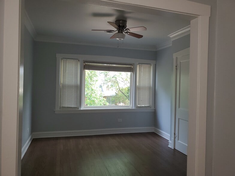 Building Photo - 5222 N Ludlam Ave