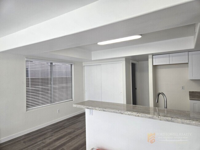 Building Photo - Fully remodeled, spacious 3 bed 2.5 bath, two-story home in Phoenix