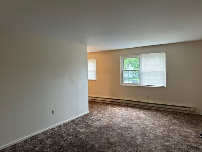 Building Photo - 696 Walborn Rd