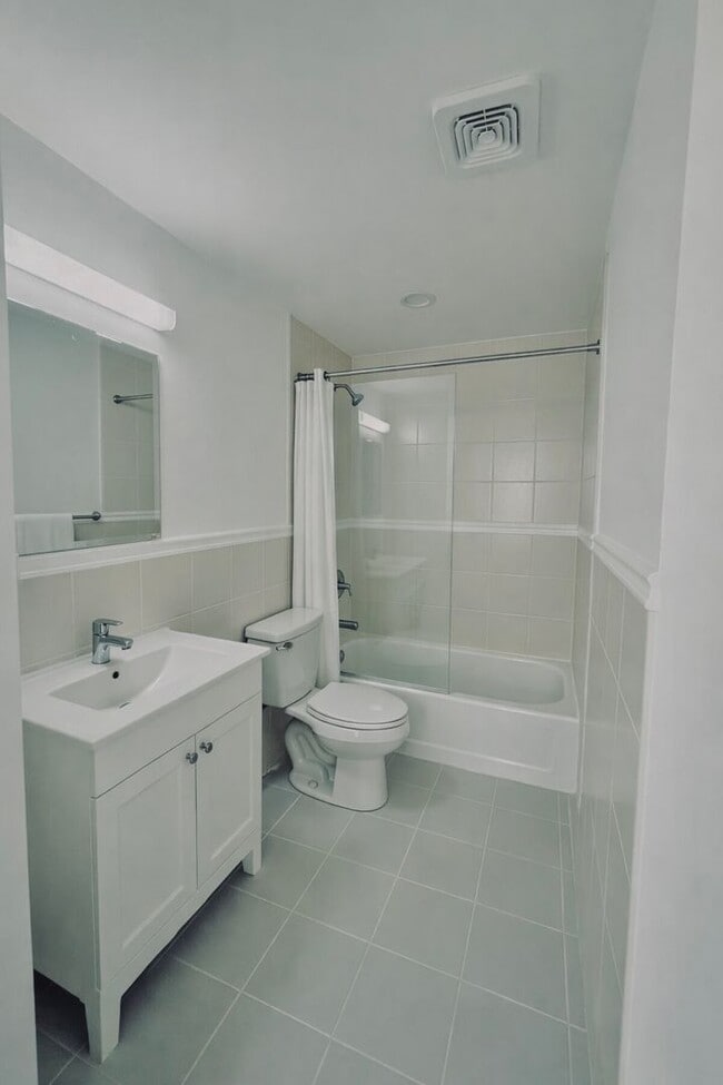 Building Photo - Beautiful New Construction 5bed 4bath Home in Otsego