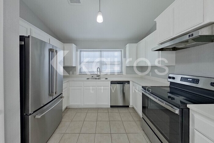 Building Photo - 2720 Edgemere Dr