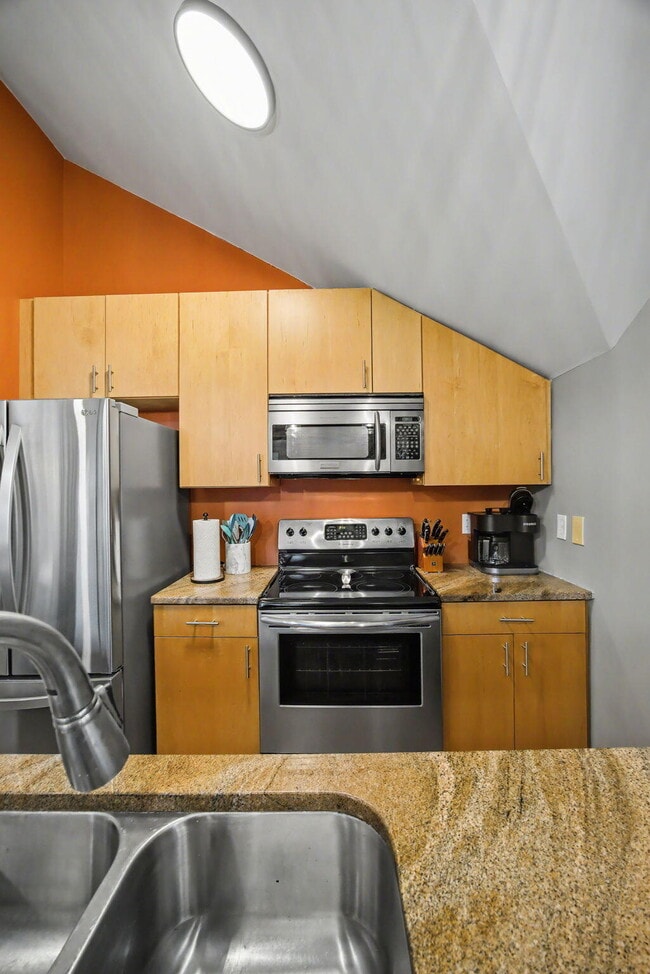 Building Photo - 261 S Limestone