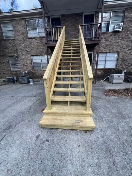 Building Photo - 11 Oak Forest Ln