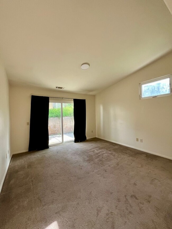 Building Photo - 153 Las Flores Dr