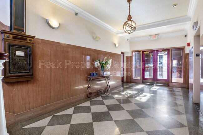 Building Photo - 212 E Clay St